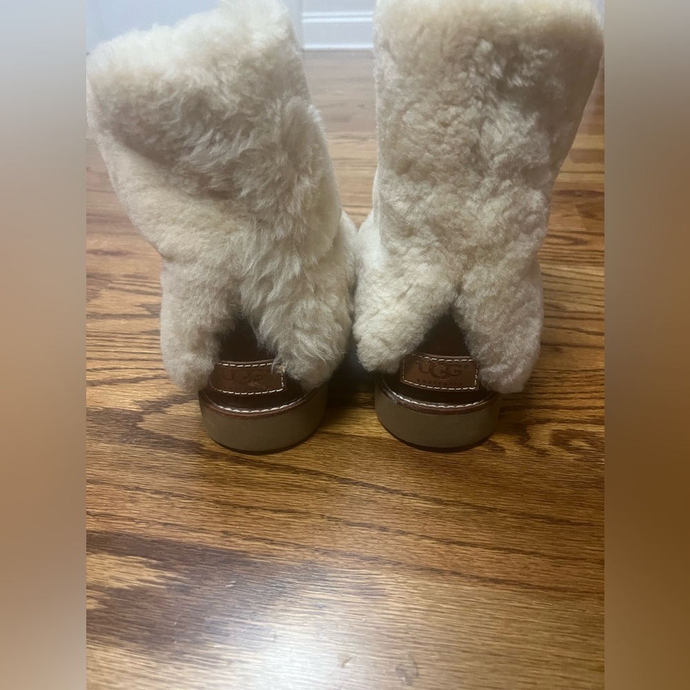 Ugg Leather Boots 7 - Picture 3 of 4